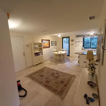 Apartment Stunning 2-bedroom Townhouse In Lomas De Cabopino, Marbella