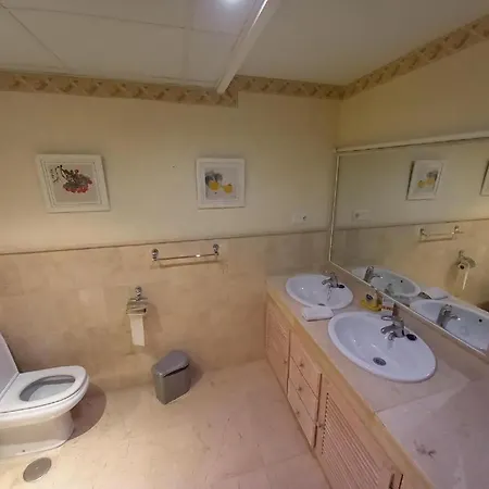 Stunning 2-bedroom Townhouse In Lomas De Cabopino, Marbella
